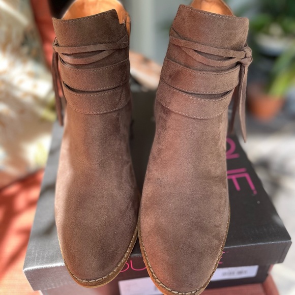 Boutique by Corky’s size 10 taupe shoe boot in original box - Picture 4 of 11